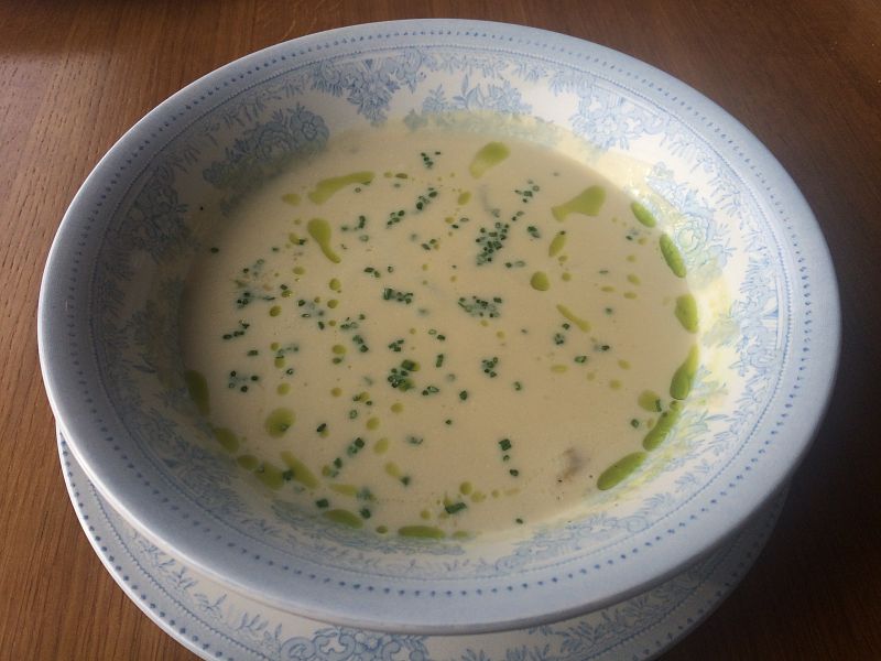 Крем-суп из топинамбура с кальмаром (570 рублей)