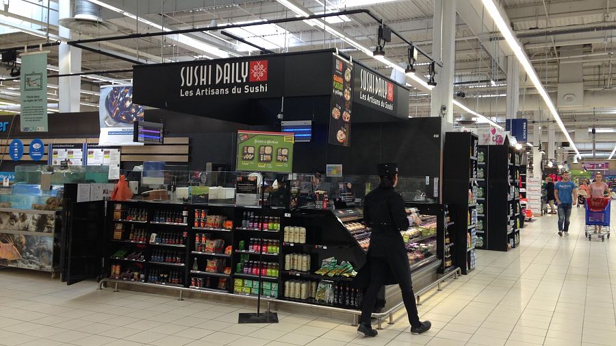 Отдел суши внутри продуктового гипермаркета «Carrefour» (Франция)