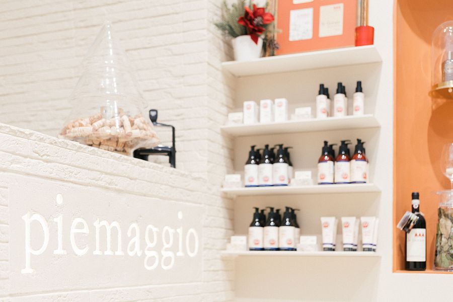 Открытие первого магазина под маркой Piemaggio в Петербурге, в котором будет продаваться косметика и вино собственного производства.