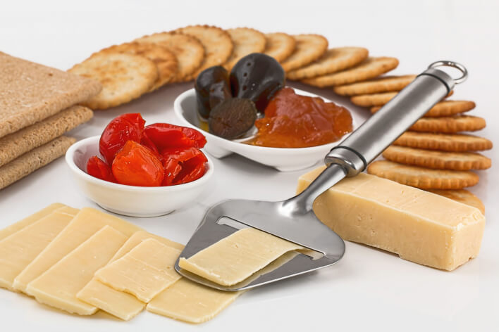 Продукты из санкционного списка на столе Продукты из санкционного списка на столе
