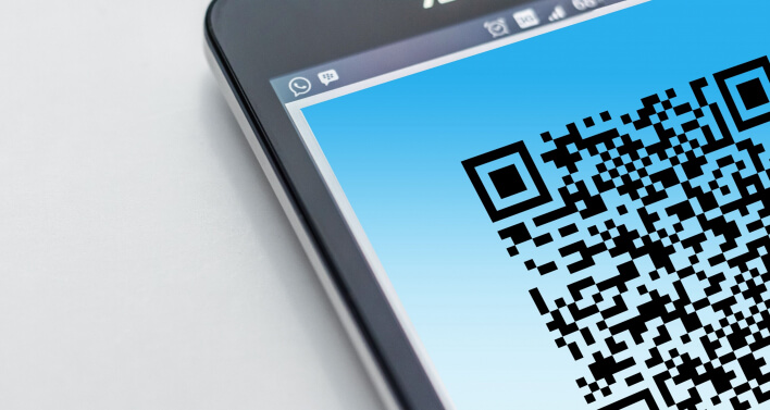 Экран смартфона с открытым QRкодом Экран смартфона с открытым QRкодом
