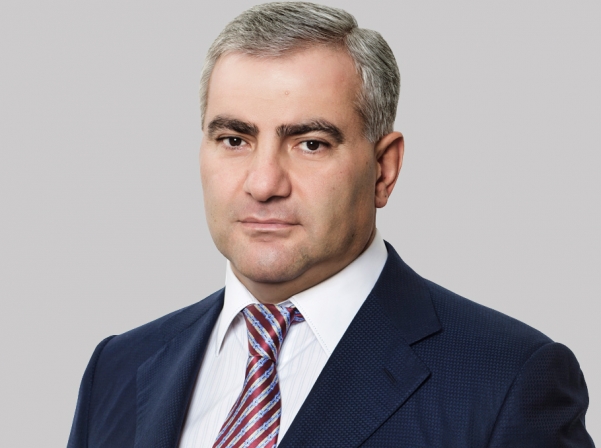 Самвел Карапетян — российский предприниматель, меценат. Президент и основатель группы компаний «Ташир»