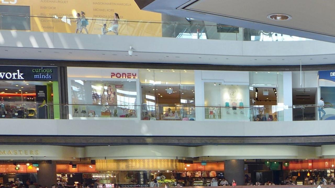 Магазин под брендом Poney в торговом центре