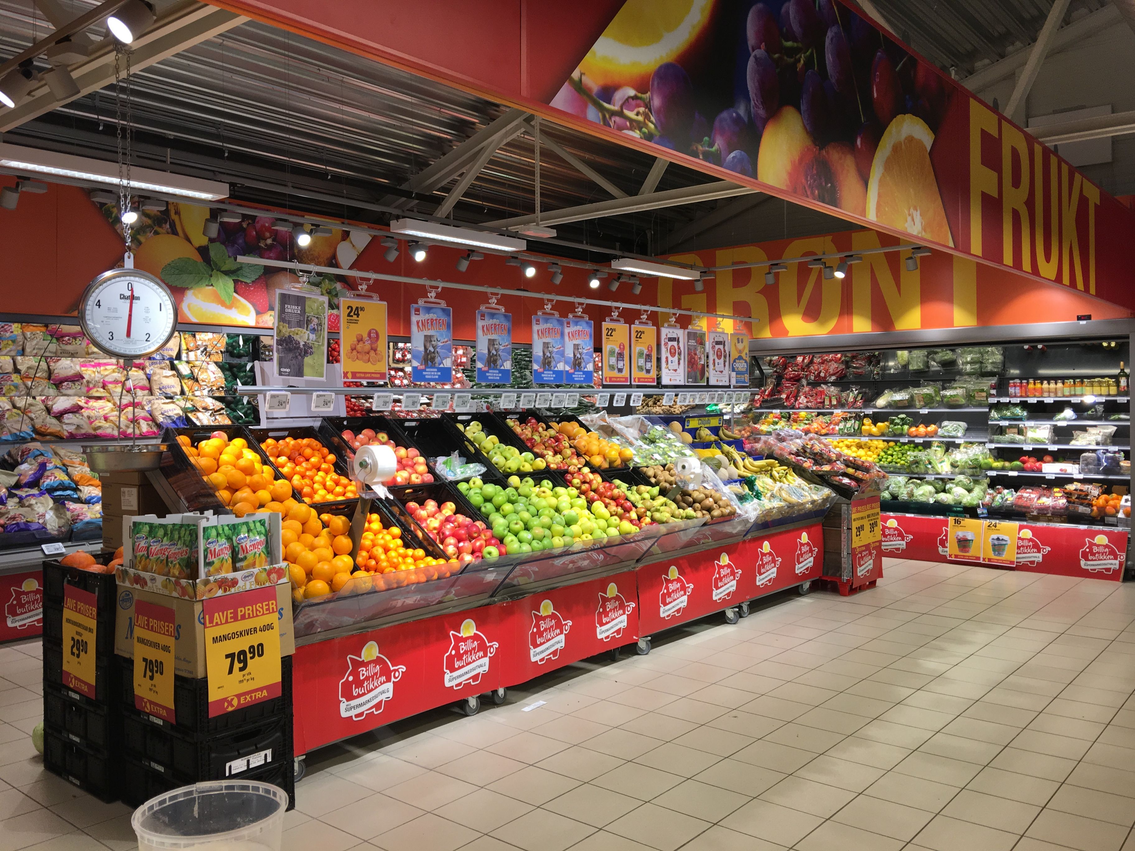 Интерьер овощного отдела супермаркета Coop (Норвегия)