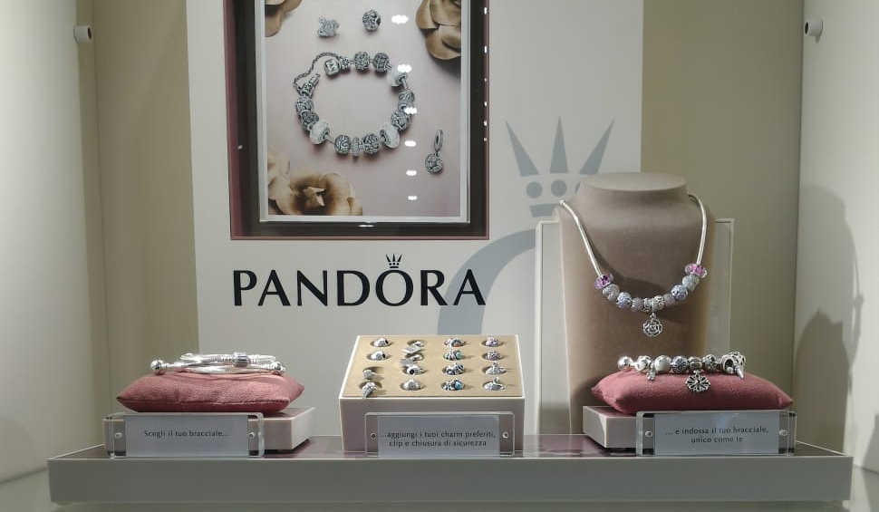Бижутерия ювелирного бренда Pandora