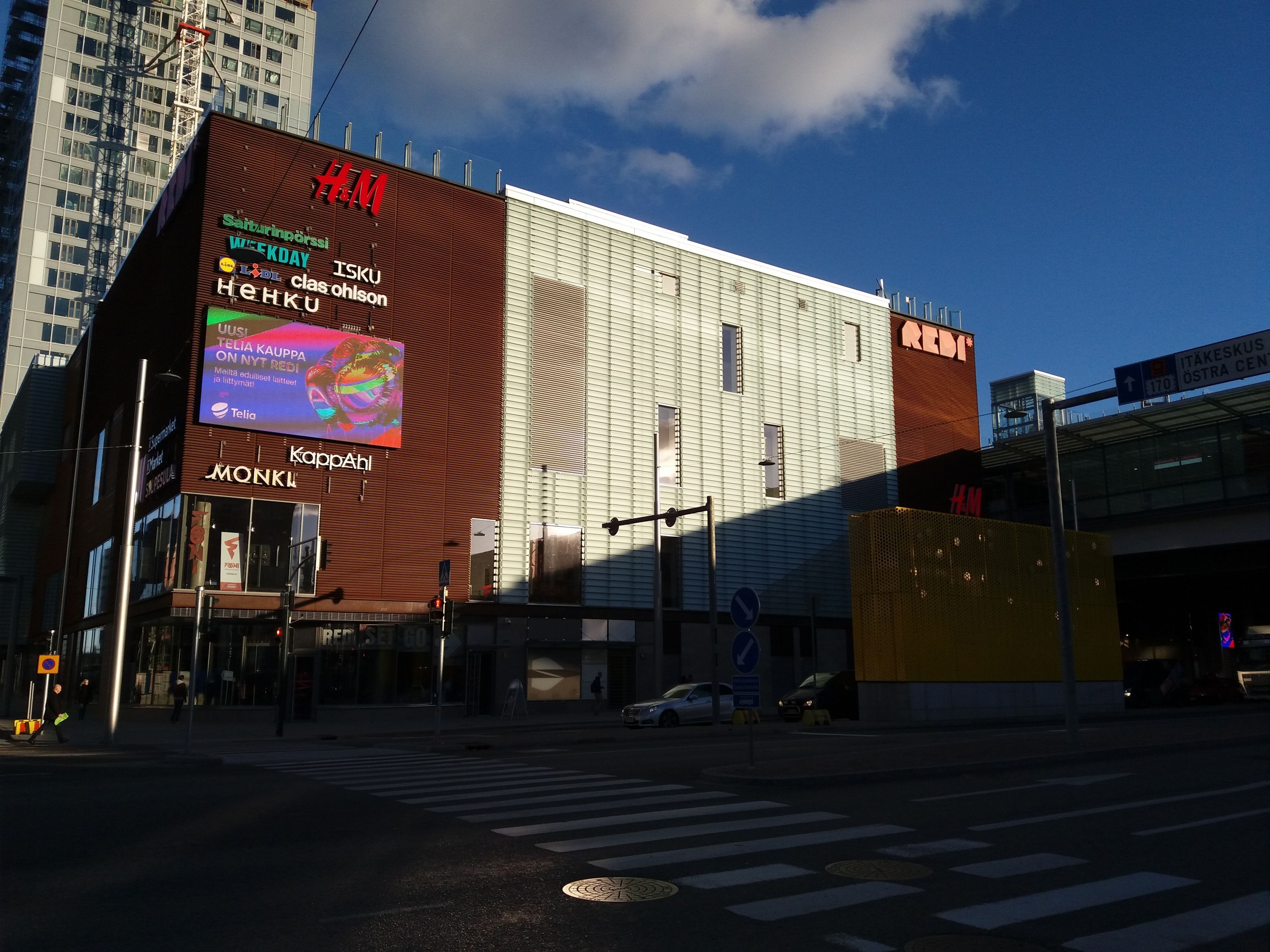 Один из крупнейших торгово-развлекательных центров в Финляндии — REDI