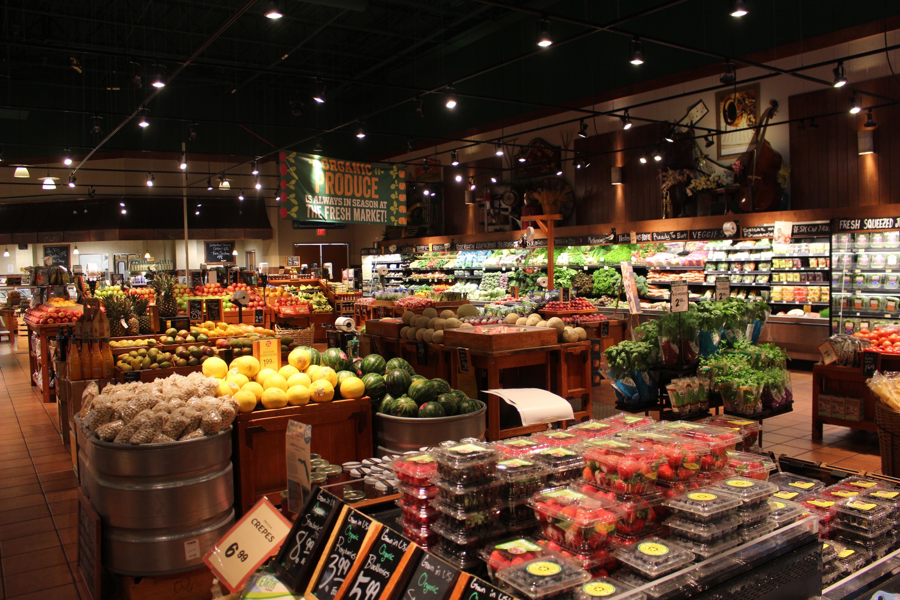 Овощной отдел в супермаркете Fresh Market (США)