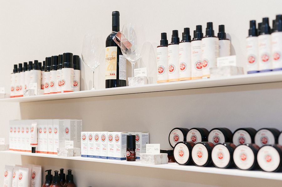 Открытие первого магазина под маркой Piemaggio в Петербурге, в котором будет продаваться косметика и вино собственного производства.
