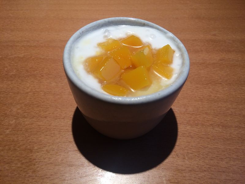 Тапиока в кокосовом молоке с манго (320 рублей)