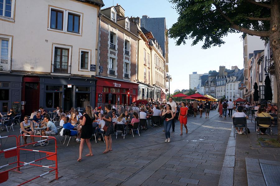 Первый день работы ресторанов и баров во Франции после карантина.