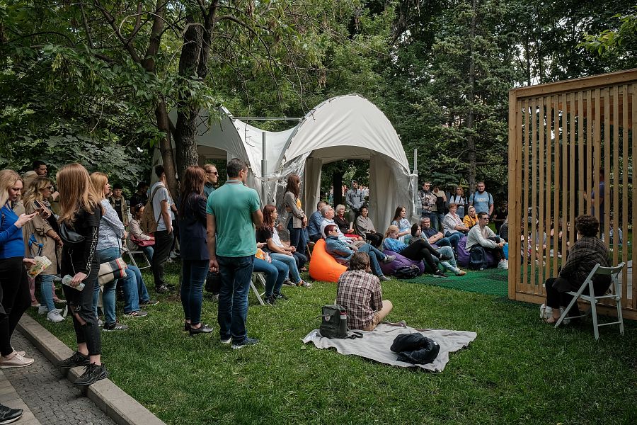 «Фестиваль друзей», организованный сетью «ВкусВилл». Проходит в Саду им Баумана, Москва.