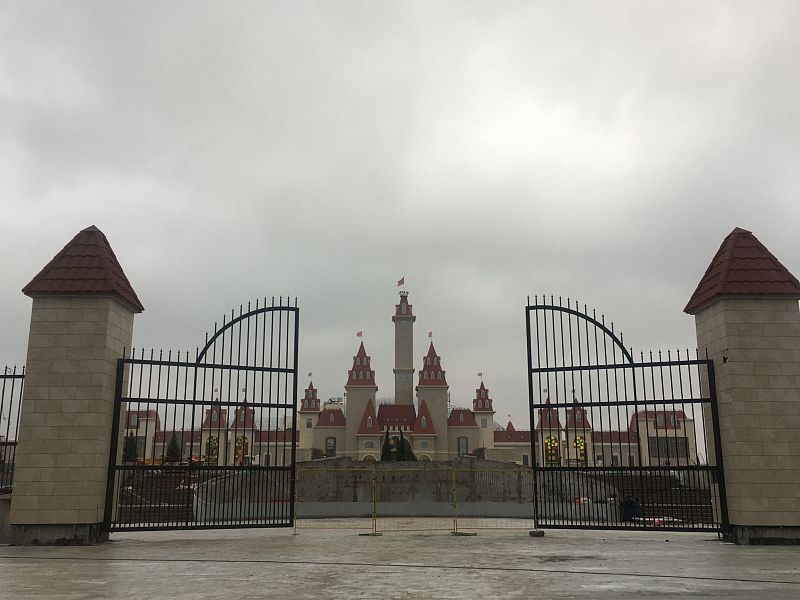 «Остров мечты» — строящийся тематический парк развлечений в Москве, в Нагатинской пойме.