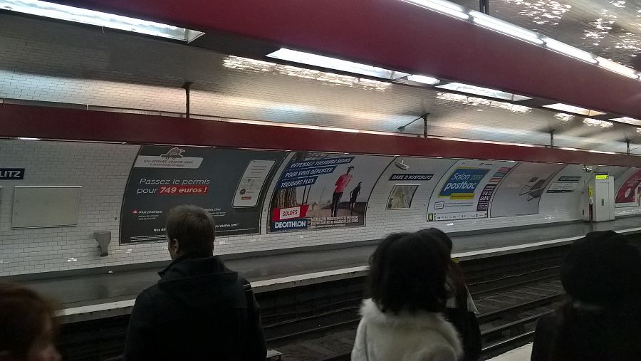 Зимняя неделя распродаж в Париже (реклама в метро)
