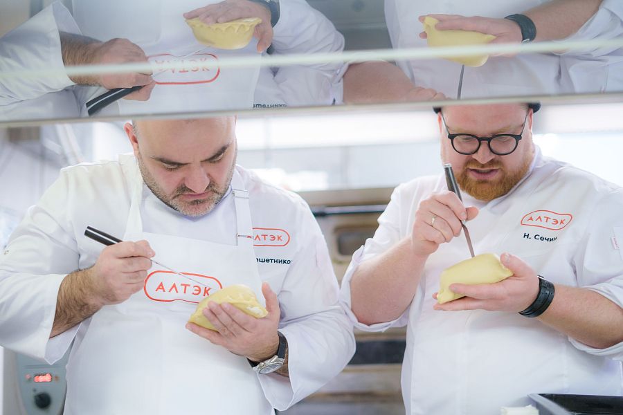 Участники «Приза Радецкого» готовят конкурсные блюда на кухне Grand Hotel Europe