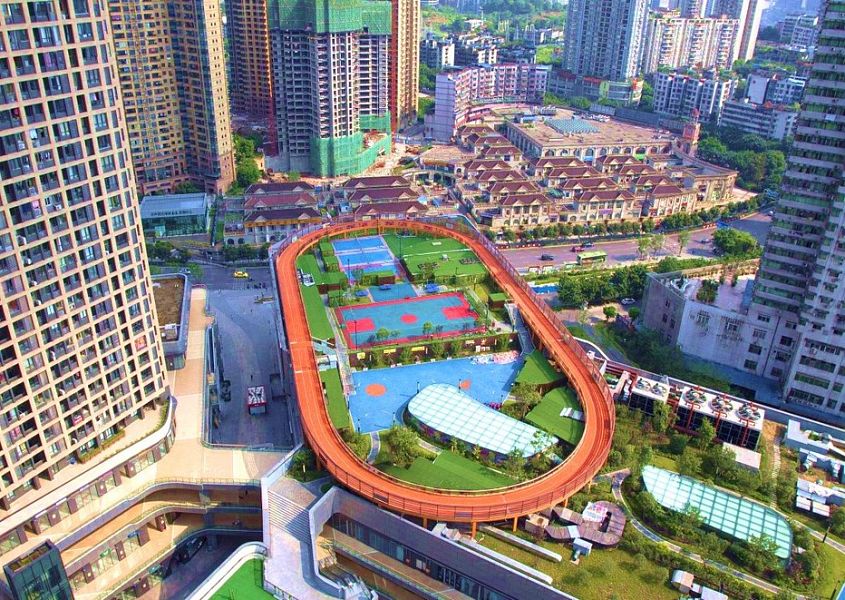 Спортивное сооружение, построенное на вершине торгового центра в Чунцине. Включает в себя четыре корта для настольного тенниса, три корта для бадминтона, одну стандартную баскетбольную площадку и беговые дорожки, все они доступны для общественности бесплатно.